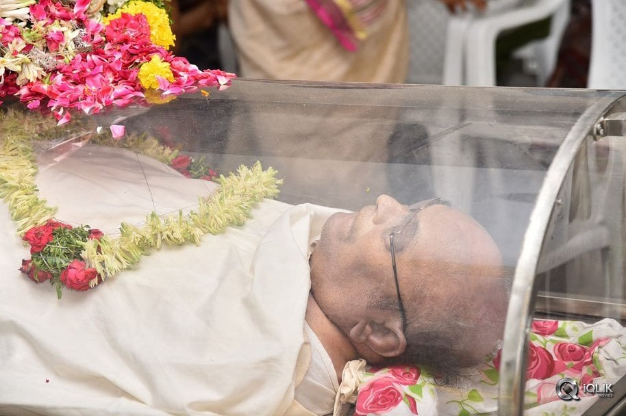 Celebs-Pay-Condolences-to-C-Narayana-Reddy